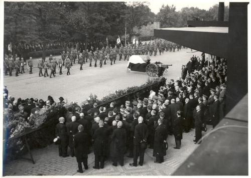 Záběr z pohřbu T. G. Masaryka